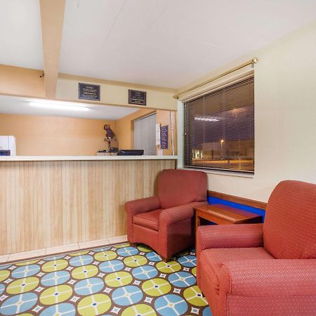 Travelodge By Wyndham Great Bend Ngoại thất bức ảnh